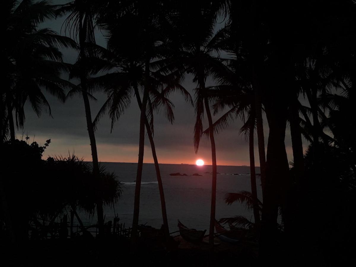 Sunray Rest - Beach View Homestay Mirissa Eksteriør billede