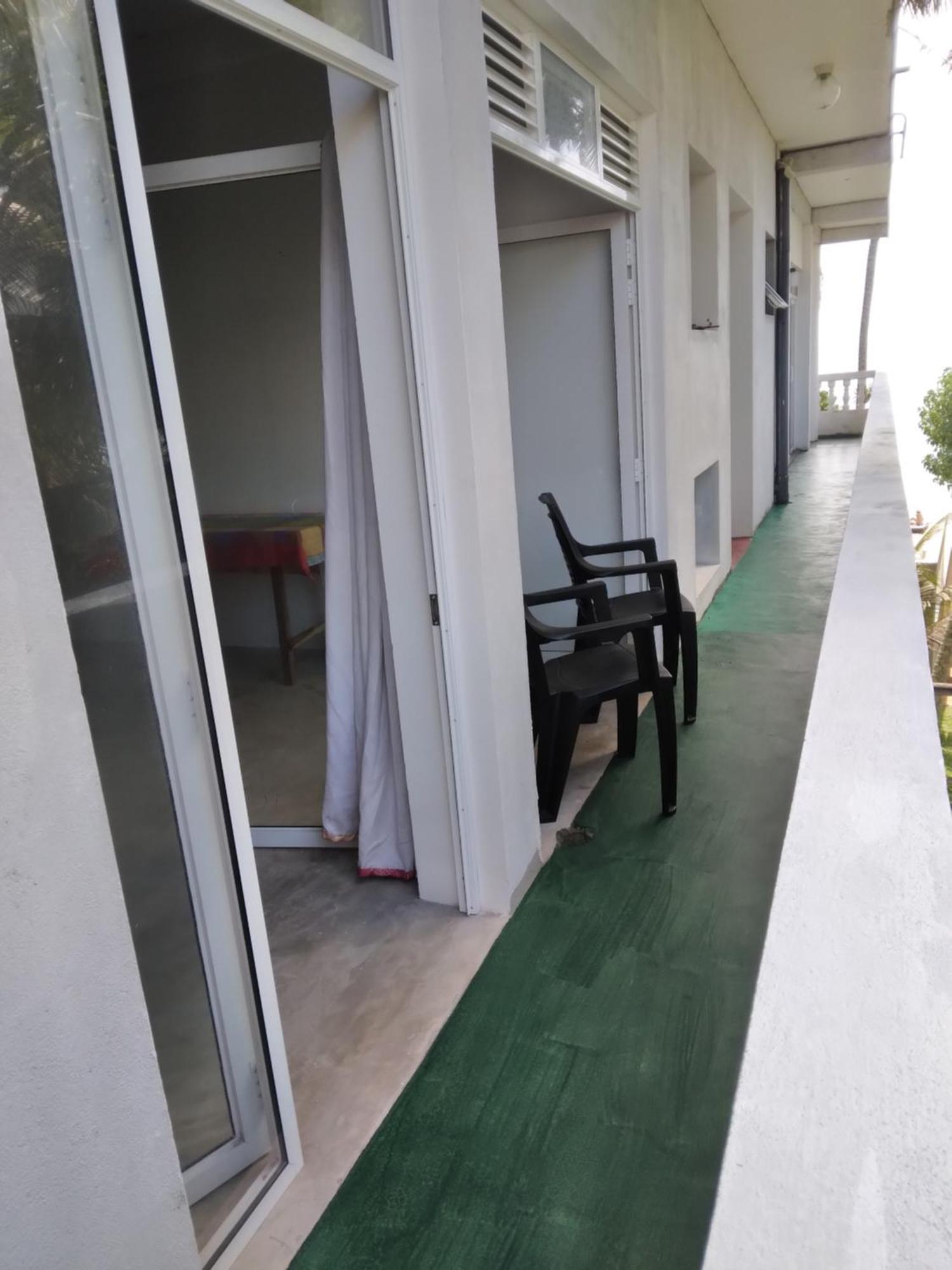Sunray Rest - Beach View Homestay Mirissa Eksteriør billede